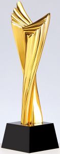 A68459 Design-Trophäe auf schwarzen Kristallglas-Sockel | 27,5 cm